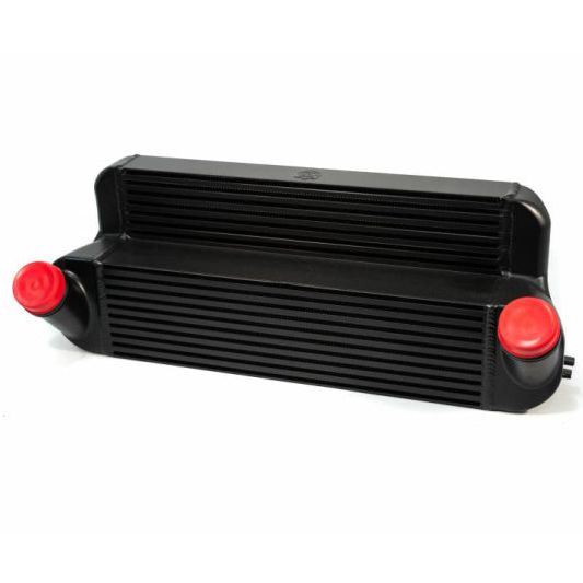 CSF 8127B - CSF8127B - CSF 04-13 BMW 335i/xi (E90/E91/E92/E93) High Performance Stepped Core Bar/Plate Intercooler - Black - Shipped in Europe - Tuningsupply.com