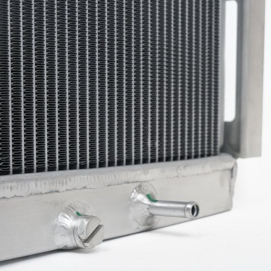 CSF 7210 - CSF7210 - CSF 96-02 Toyota 4Runner (2.7/3.4L) Heavy-Duty All-Aluminum Radiator - Shipped in Europe - Tuningsupply.com