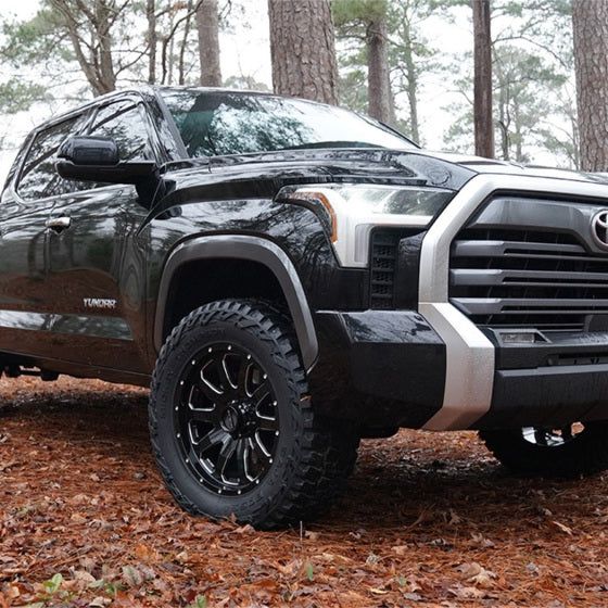 Superlift 40018 - SLF40018 - Superlift 2022 Toyota Tundra 2WD/4WD 2in Leveling Kit w/Upper Strut Spacers - Shipped in Europe - Tuningsupply.com