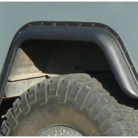 Bushwacker 30002-07 - BUS30002-07 - Bushwacker 65-84 Toyota Land Cruiser Cutout Style Flares 2pc - Black - Shipped in Europe - Tuningsupply.com