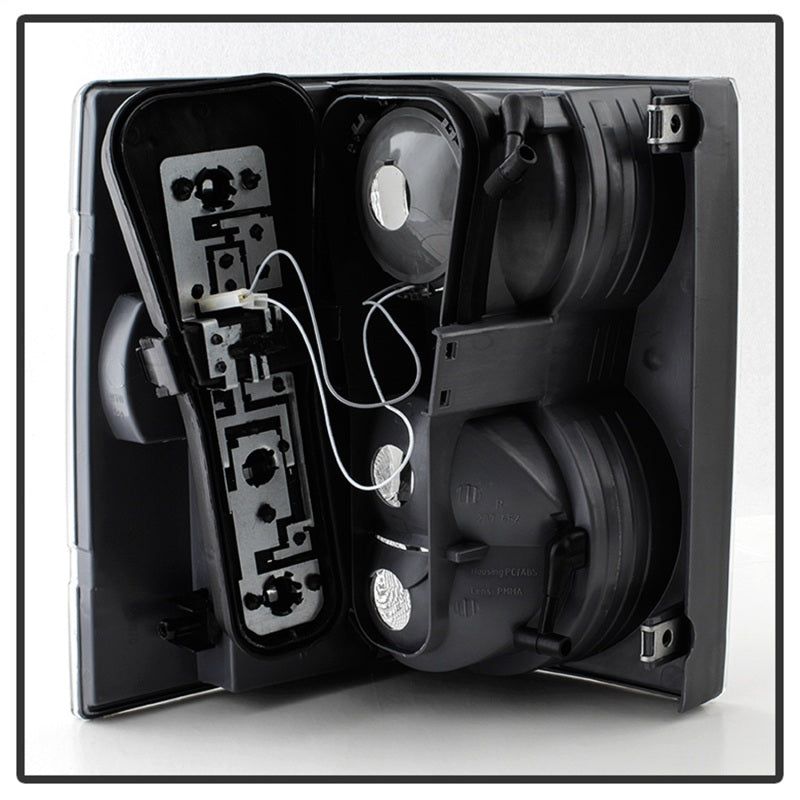 SPYDER 5075871 - SPY5075871 - xTune Land Rover Range Rover 06-09 Euro Style Tail Lights Clear ALT-JH-LRRRS06-CL - Shipped in Europe - Tuningsupply.com