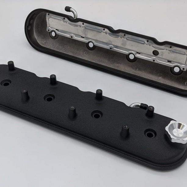Granatelli Motor Sports 640367 - GMS640367 - Granatelli 96-22 GM LS Standard Height Valve Cover w/Angled Coil Mount - Blk Wrinkle (Pair) - Shipped in Europe - Tuningsupply.com