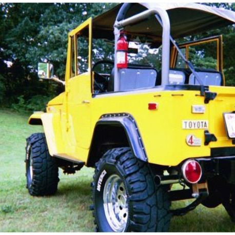 Bushwacker 30002-07 - BUS30002-07 - Bushwacker 65-84 Toyota Land Cruiser Cutout Style Flares 2pc - Black - Shipped in Europe - Tuningsupply.com