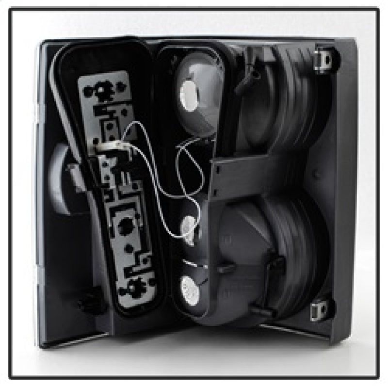 SPYDER 5075871 - SPY5075871 - xTune Land Rover Range Rover 06-09 Euro Style Tail Lights Clear ALT-JH-LRRRS06-CL - Shipped in Europe - Tuningsupply.com