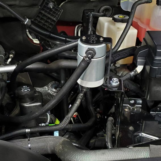 J&L 3089D-C - JLT3089D-C - J&L 20-26 Chevy Silverado/GMC Sierra 2500/3500 6.6L Drivers Side Oil Separator 3.0 - Clear Anodi - Shipped in Europe - Tuningsupply.com