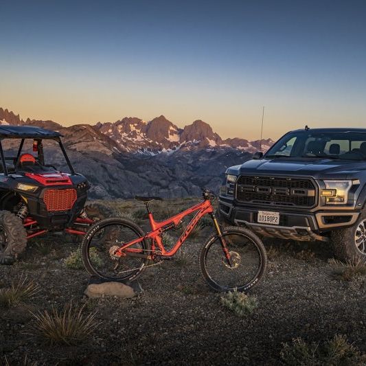 FOX 985-24-241 - FOX985-24-241 - Fox 20+ GM 2500/3500 HD 2.0 Performance Series IFP Rear Shock 1.5-3in Lift - Shipped in Europe - Tuningsupply.com