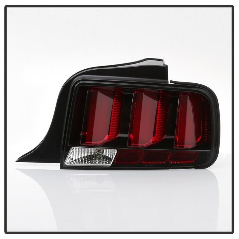 SPYDER 5086716 - SPY5086716 - Spyder 05-09 Ford Mustang (Red Light Bar) LED Tail Lights - Black ALT-YD-FM05V3-RBLED-BK - Shipped in Europe - Tuningsupply.com