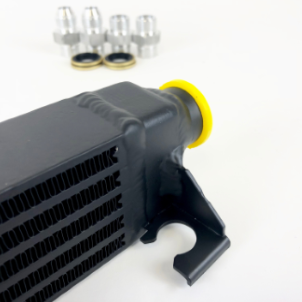 CSF 8092 - CSF8092 - CSF 82-94 BMW 3 Series (E30) High Performance Oil Cooler w/-10AN Male & OEM Fittings - Shipped in Europe - Tuningsupply.com