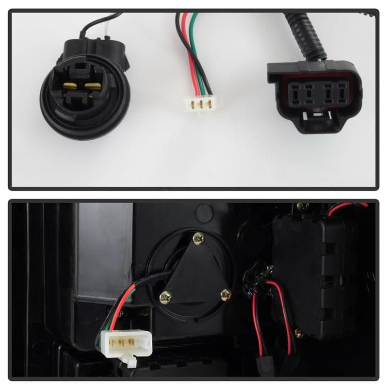 SPYDER 5084743 - SPY5084743 - Spyder 07-13 GMC Sierra 1500 V2 Light Bar LED Tail Lights - Black (ALT-YD-GS07V2-LBLED-BK) - Shipped in Europe - Tuningsupply.com