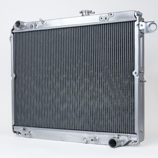 CSF 7207 - CSF7207 - CSF 98-07 Toyota Land Cruiser / Lexus LX470 Heavy Duty All Aluminum Radiator - Shipped in Europe - Tuningsupply.com