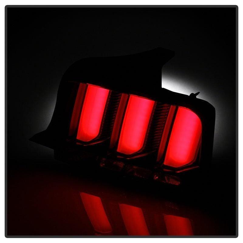 SPYDER 5086716 - SPY5086716 - Spyder 05-09 Ford Mustang (Red Light Bar) LED Tail Lights - Black ALT-YD-FM05V3-RBLED-BK - Shipped in Europe - Tuningsupply.com