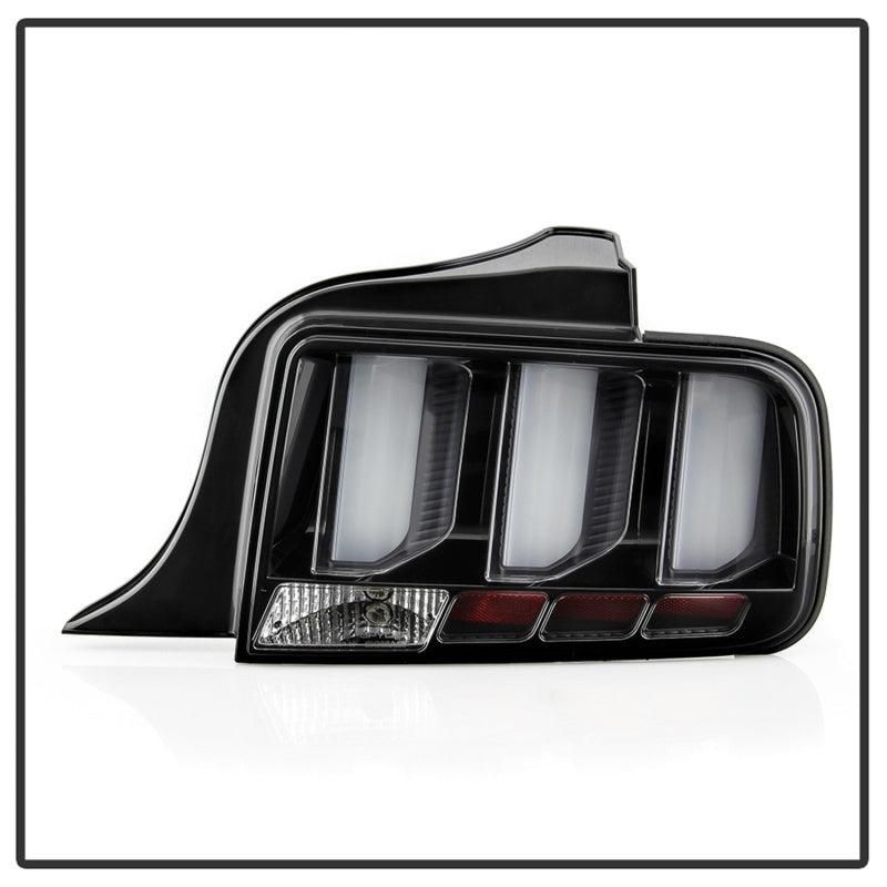 SPYDER 5086693 - SPY5086693 - Spyder 05-09 Ford Mustang (White Light Bar) LED Tail Lights - Black ALT-YD-FM05V3-LED-BK - Shipped in Europe - Tuningsupply.com