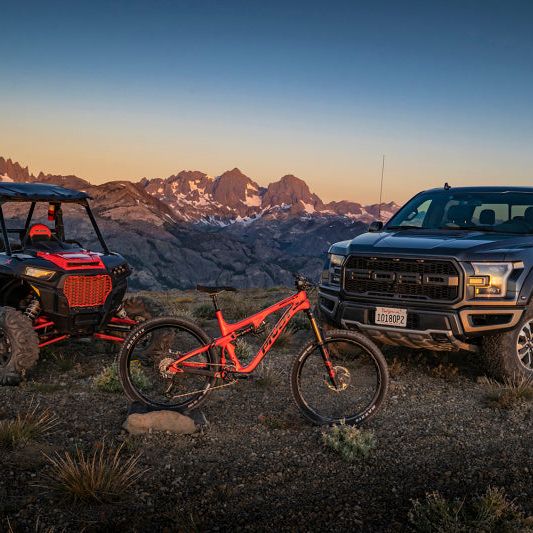 FOX 985-24-241 - FOX985-24-241 - Fox 20+ GM 2500/3500 HD 2.0 Performance Series IFP Rear Shock 1.5-3in Lift - Shipped in Europe - Tuningsupply.com