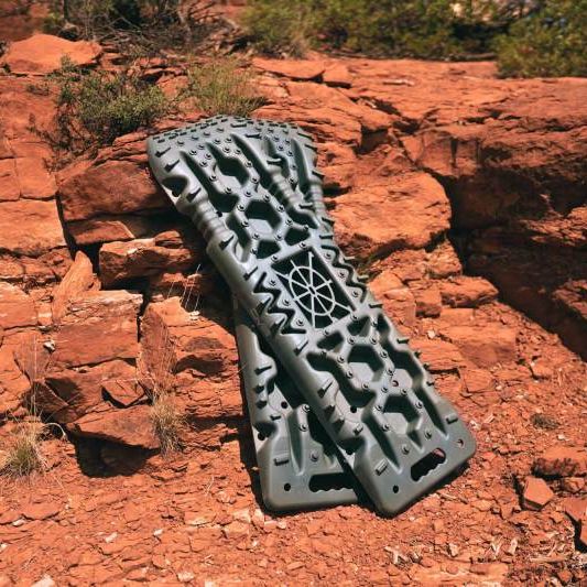 DV8 Offroad RTB1-01OL - DVERTB1-01OL - DV8 Offroad Recovery Traction Boards w/ Carry Bag - Olive - Shipped in Europe - Tuningsupply.com