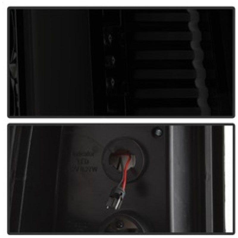 SPYDER 9038778 - SPY9038778 - xTune Chevy Silverado 1500/2500/3500 99-02 Version 3 Tail Lights Black Smoke ALT-ON-CS99V3-LBLED-BSM - Shipped in Europe - Tuningsupply.com