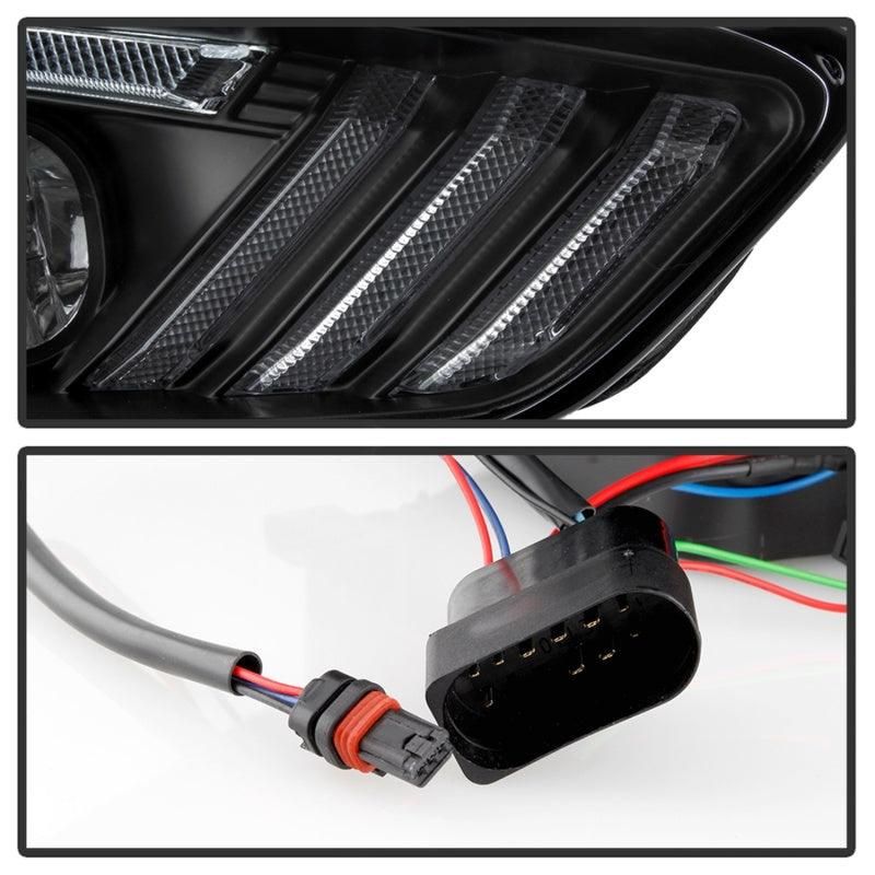 SPYDER 5086105 - SPY5086105 - Spyder 15-18 Ford Focus Projector Headlights - Seq Turn Light Bar - Black PRO-YD-FF15-LBSEQ-BK - Shipped in Europe - Tuningsupply.com