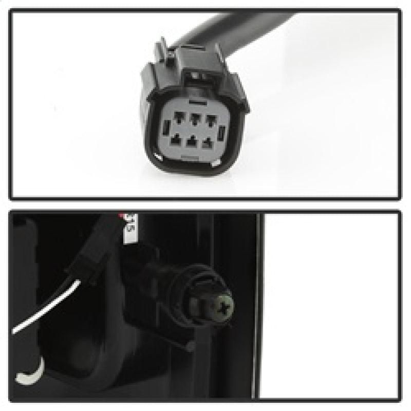 SPYDER 5085252 - SPY5085252 - Spyder Chevy Colorado 2015-2017 Light Bar LED Tail Lights - Black Smoke ALT-YD-CCO15-LED-BSM - Shipped in Europe - Tuningsupply.com