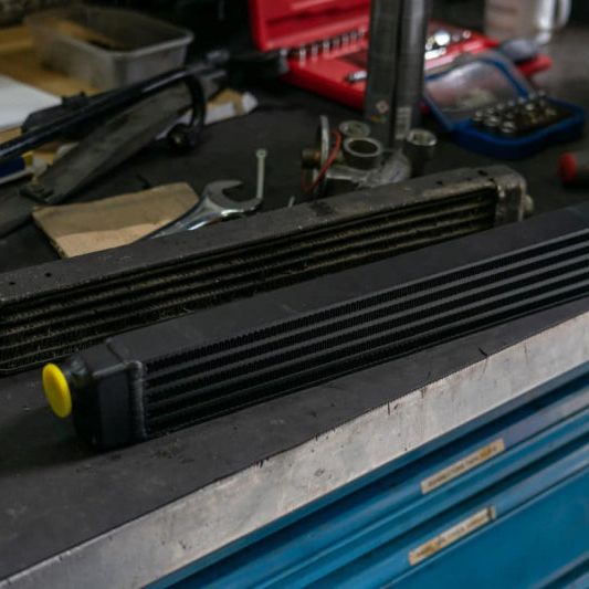 CSF 8092 - CSF8092 - CSF 82-94 BMW 3 Series (E30) High Performance Oil Cooler w/-10AN Male & OEM Fittings - Shipped in Europe - Tuningsupply.com