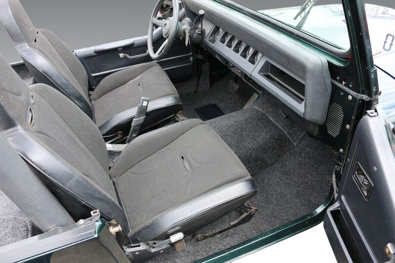 
    

Husky Liners HBRCYJ76F - HSLHBRCYJ76F - Husky Liners 76-95 Jeep Wrangler/CJ7 (Incl. Heat Shields) Guardian Comfort Jeep Liner - Shipped in Europe - Tuningsupply.com

  