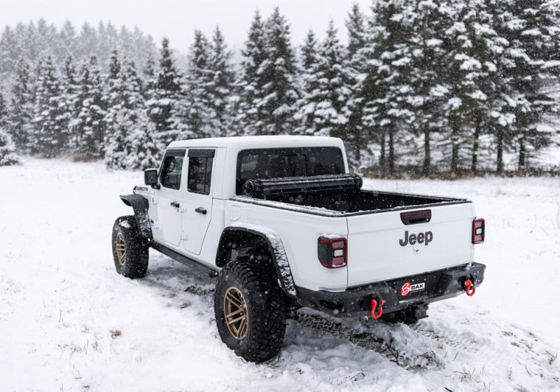

BAK  - BAK80701 - BAK 20-21 Jeep Gladiator Revolver X4s 5ft Bed Cover - Shipped in Europe - Tuningsupply.com
