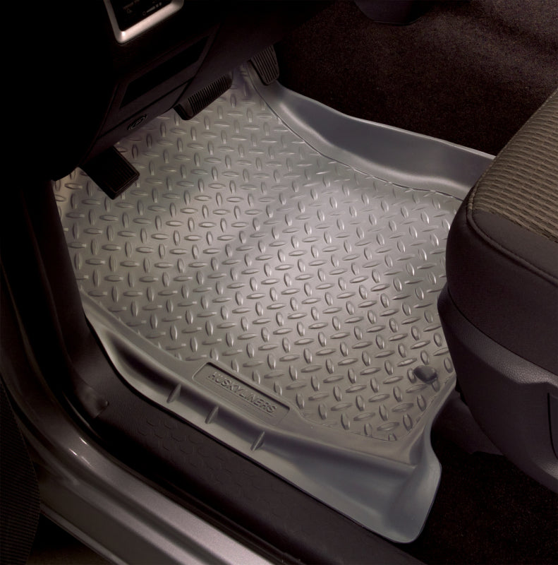 Husky Liners 02-08 GM Trailblazer (Base/Ext.)/Envoy (XL/XUV) Classic Style 2nd Row Black Floor Liner-tuningsupply.com