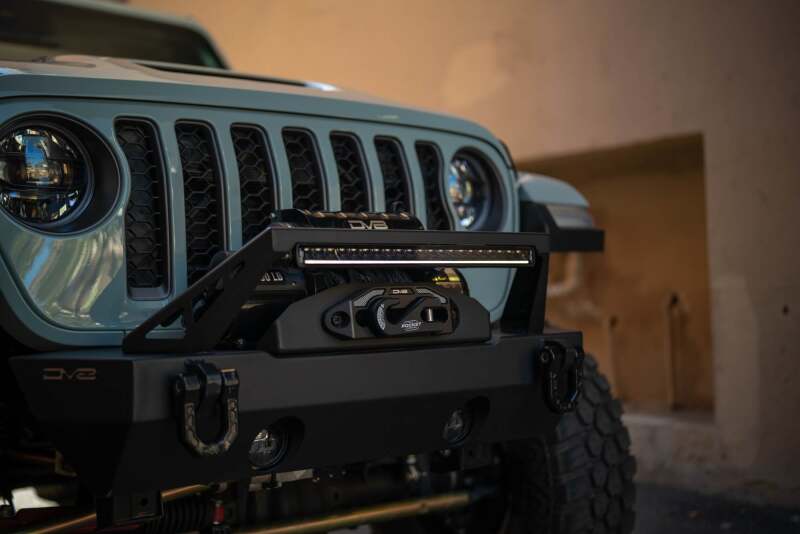 

DV8 Offroad BE20SW105W-H - DVEBE20SW105W-H - DV8 Offroad 20in Halo Elite Single Row Light Bar with Accent Light - White/Amber - Shipped in Europe - Tuningsupply.com

