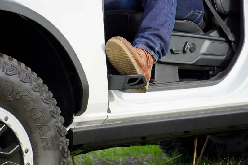 

DV8 Offroad STBR-01 - DVESTBR-01 - DV8 Offroad 2021+ Ford Bronco Foot Peg Pair - Black - Shipped in Europe - Tuningsupply.com
