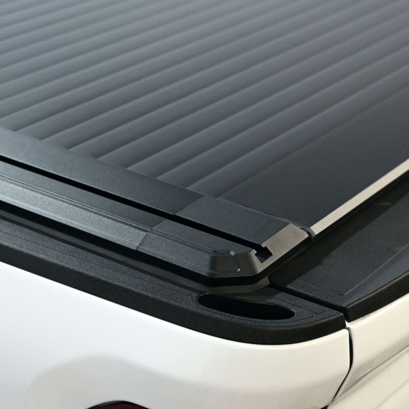 

Westin 19-61005 - WES19-61005 - Westin 17-26 Ford F-250/F-350/F-450/F-550 SD 6ft 10in Bed Manual Retractable Tonneau Cover - Black - Shipped in Europe - Tuningsupply.com
