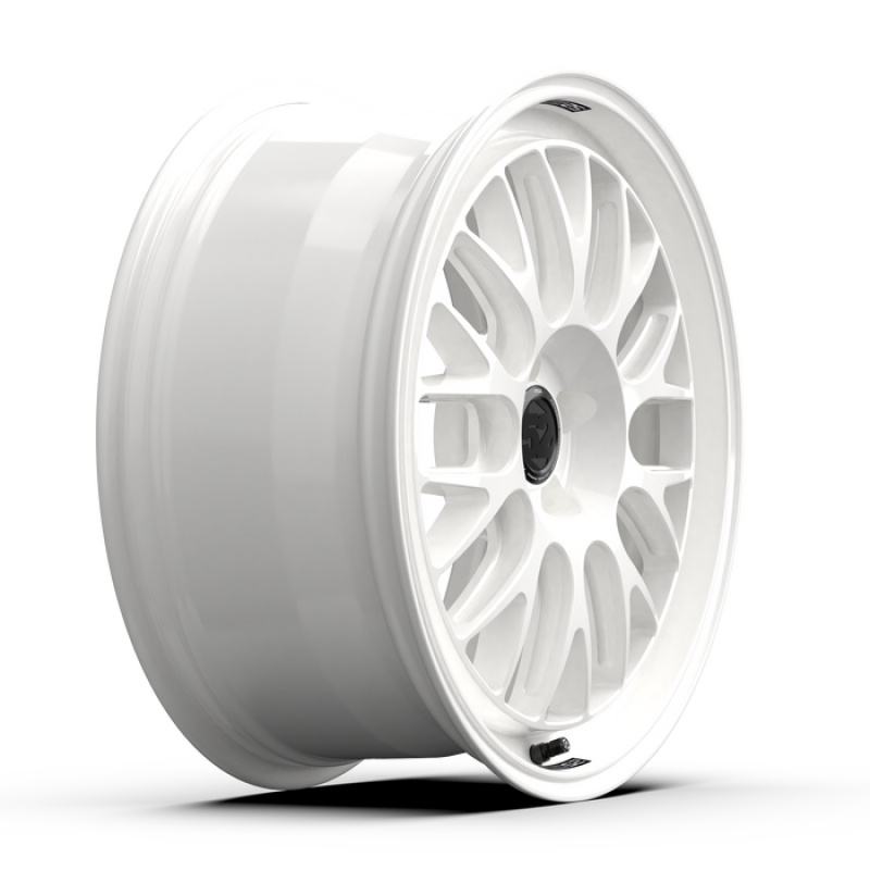 

fifteen52 RSHRW-99554+38-2 - FFTRSHRW-99554+38-2 - fifteen52 Holeshot RSR 19x9.5 5x114.3 38mm ET 73.1mm Center Bore Rally White - Shipped in Europe - Tuningsupply.com
