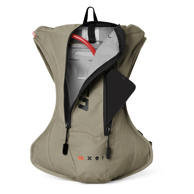 

USWE 5204077021 - USW5204077021 - USWE Outlander Moto Hydration Pack 4L - Sand - Shipped in Europe - Tuningsupply.com
