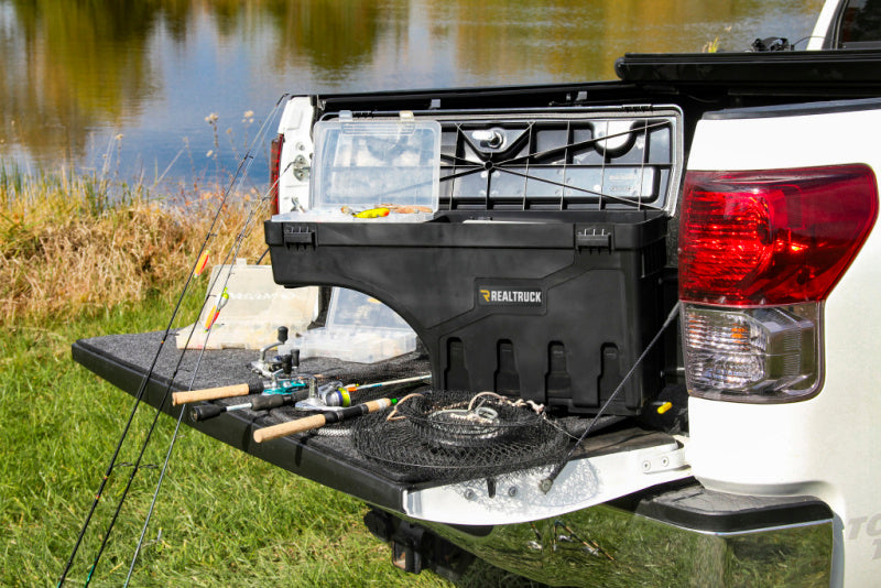 UnderCover 19-20 Chevy Silverado 1500 Passengers Side Swing Case - Black Smooth