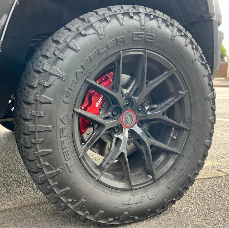 
  

Alcon  - ALCBKF1559AX75 - Alcon 2021+ RAM TRX 376x42mm Rotors 6-Piston Calipers Front Brake Upgrade Kit - Red - Shipped in Europe - Tuningsupply.com

