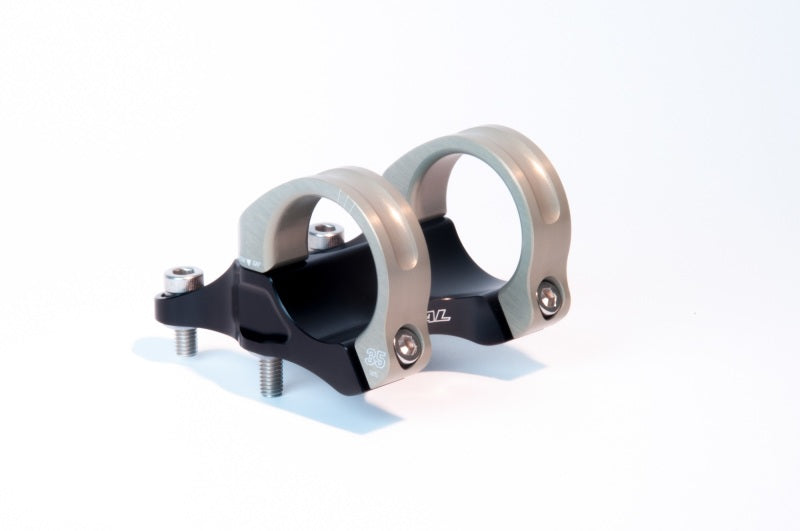 

Renthal STM114-BKAG - RENSTM114-BKAG - Renthal Integra 35 Handlebar Clamp 45 mm./ +10 Rise - Shipped in Europe - Tuningsupply.com
