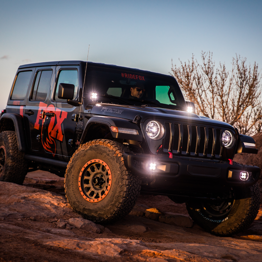 Fox 2018+ Jeep Wrangler JL 2.0 Performance Series 10.6in Smooth Body IFP Front Shock 3.5-4in. Lift-tuningsupply.com